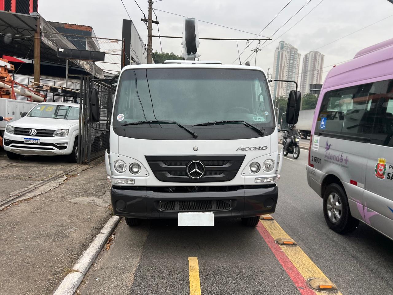 Mercedes Benz Accelo 815 Cesto Aéreo - foto 2